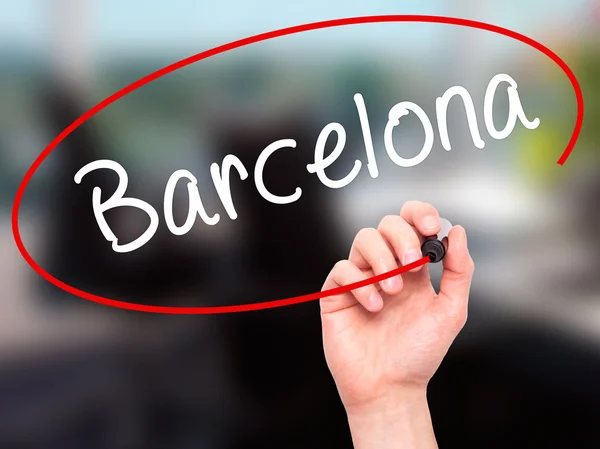 Mann Handschrift barcelona mit schwarzem Marker auf visuellem Bildschirm — Stockfoto