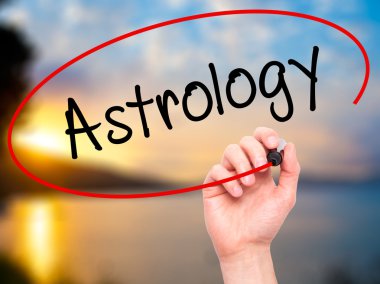 Adam el Astroloji ile siyah kalemi görsel ekranda yazma.