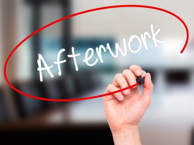 Adam el AfterWork siyah kalemi ile görsel ekranda yazma.