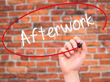 Adam el AfterWork siyah kalemi ile görsel ekranda yazma.