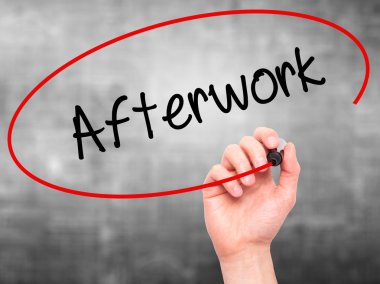 Adam el AfterWork siyah kalemi ile görsel ekranda yazma.