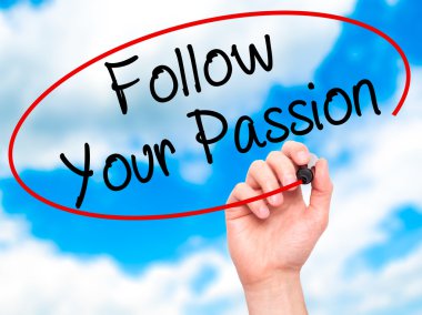 Adam el Your Passion takip ile siyah kalemi görsel üzerinde yazılı.