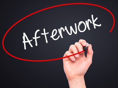 Adam el AfterWork siyah kalemi ile görsel ekranda yazma.