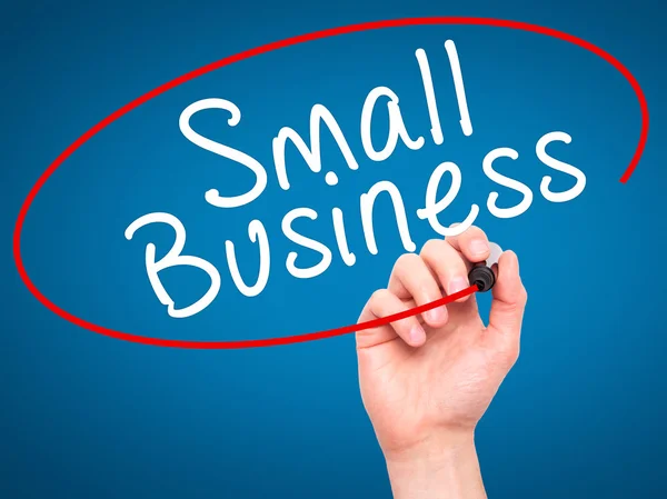 Hand schrijven Small Business man met zwarte marker op visuele scre — Stockfoto
