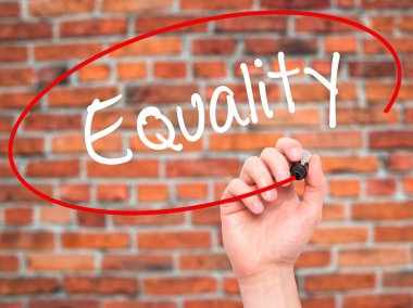 Adam el eşitlik ile siyah kalemi görsel ekranda yazma.