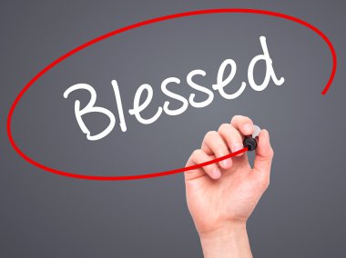 Görsel ekran siyah kalemi ile kutsanmış adam el yazma