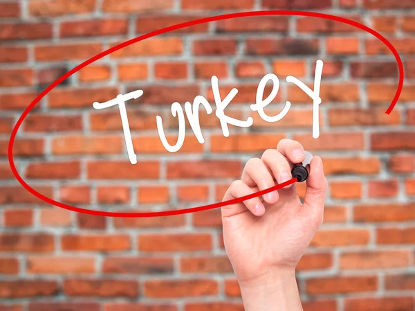 Muž ruční psaní Turecko černým fixem na vizuální displej — Stock fotografie