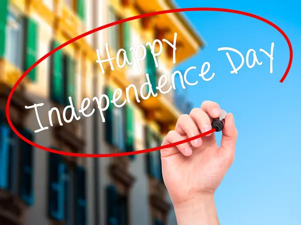 Man Hand writing happy Independence Day with black marker on vis — Stock Photo, Image