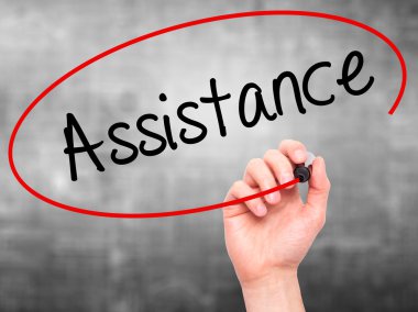 Adam el yardımı ile siyah kalemi görsel ekranda yazma.