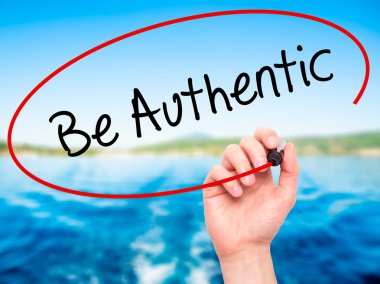 Adam el olmak otantik siyah kalemi ile görsel ekranda yazma