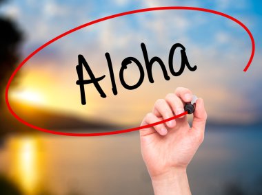 Adam el Aloha siyah kalemi ile görsel ekranda yazma.