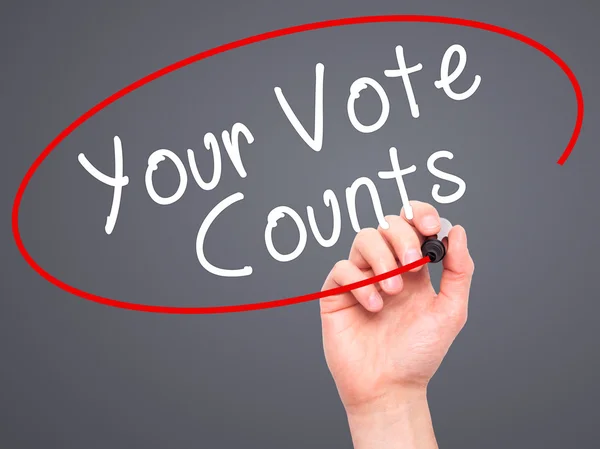 Ο άνθρωπος χέρι γραφής σου ψήφος μετράει με μαύρο μαρκαδόρο σε οπτική sc — Φωτογραφία Αρχείου
