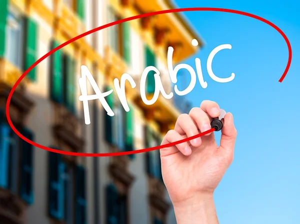 Man Hand skriva arabiska med svart markering på visuella skärm — Stockfoto