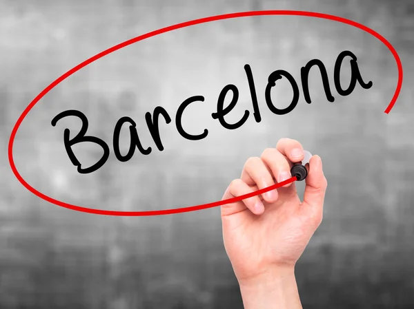 Mann Handschrift barcelona mit schwarzem Marker auf visuellem Bildschirm — Stockfoto