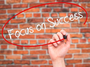 Adam el odak görsel sc doğum siyah kalemi ile başarı yazma