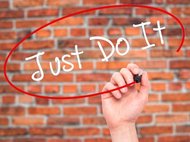 Adam el sadece Do It görsel ekranda siyah kalemi ile yazma