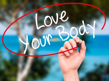 Adam el Love Your Body ile siyah kalemi görsel scre yazma.