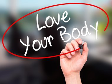 Adam el Love Your Body ile siyah kalemi görsel scre yazma.