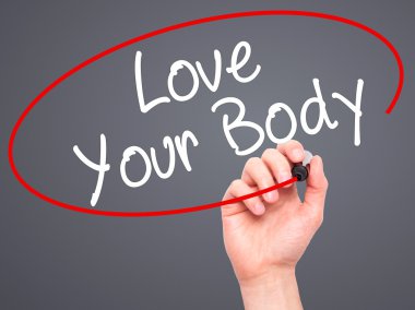 Adam el Love Your Body ile siyah kalemi görsel scre yazma.