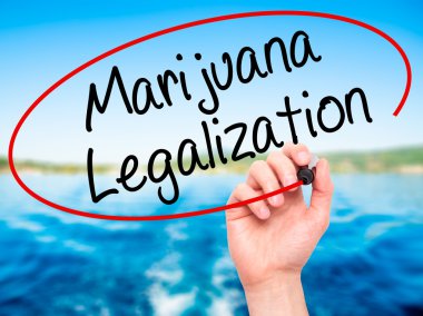 Adam el marihuana yasallaştırma vis siyah kalemi ile yazma