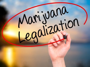 Adam el marihuana yasallaştırma vis siyah kalemi ile yazma