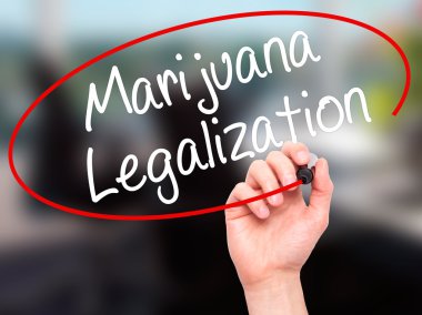 Adam el marihuana yasallaştırma vis siyah kalemi ile yazma