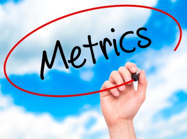 Adam el ölçümleri ile siyah kalemi görsel ekranda yazma.