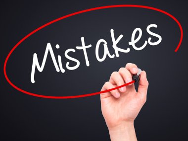 Adam el hatalar ile siyah kalemi görsel ekranda yazma.