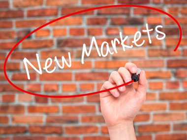 Adam el yeni pazarlar ile siyah kalemi görsel ekranda yazma.