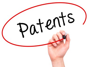 Adam el patent ile siyah kalemi görsel ekranda yazma.