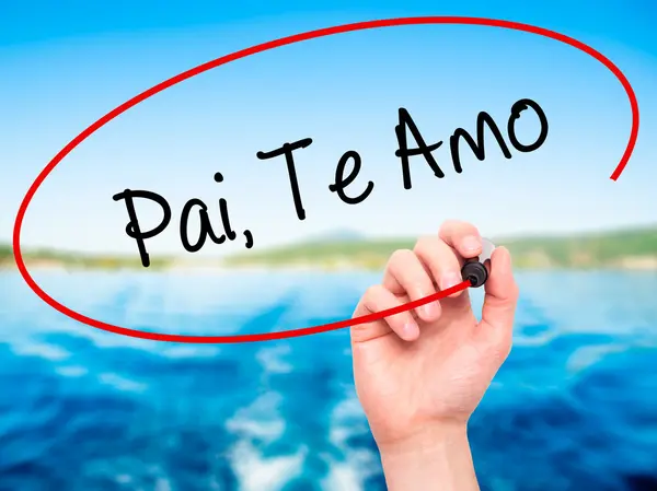 Man Hand writing Pai, Te Amo (На португальском языке - Love You, Dad) wit — стоковое фото