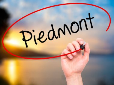 Adam el Piedmont ile siyah kalemi görsel ekranda yazma.