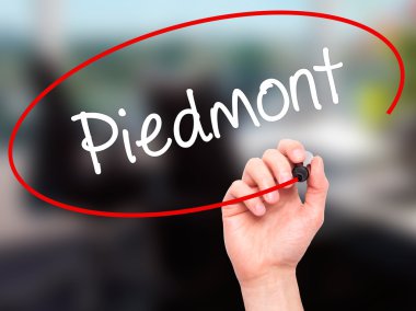 Adam el Piedmont ile siyah kalemi görsel ekranda yazma.