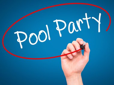 Adam el havuz partisi ile siyah kalemi görsel ekranda yazma.