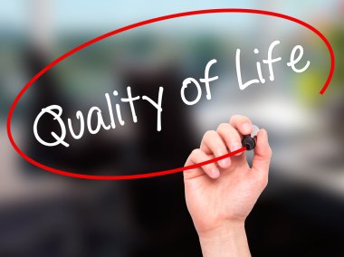 Adam el yazma yaşam kalitesini görsel scr üzerinde siyah kalemi