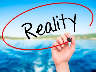 Adam el gerçeklik ile siyah kalemi görsel ekranda yazma.