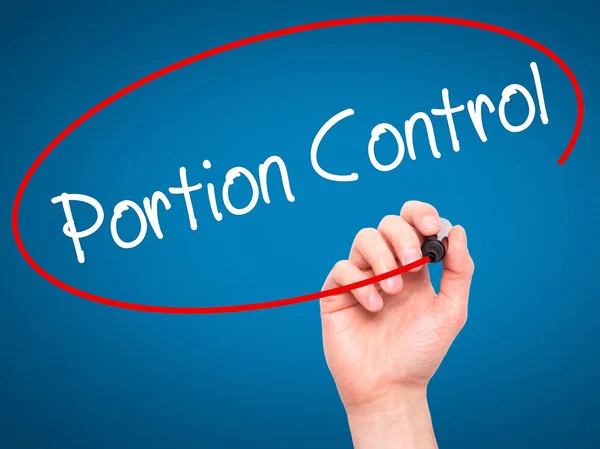 Man Hand writing Portion Control con marcador negro en scr visual — Foto de Stock