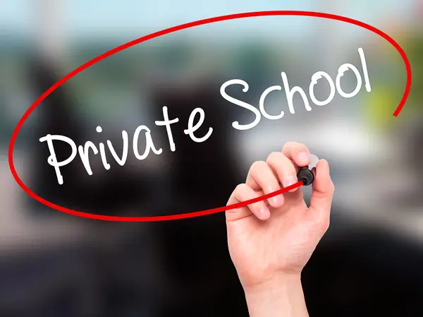Man Hand skriva privat skola med svart markering på visuella scr — Stockfoto