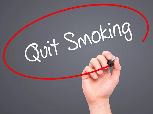 Man Hand writing Quit Smoking with black marker on visual screen — Stock Photo, Image