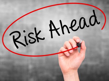 Adam el risk devam görsel ekranda siyah kalemi ile yazma
