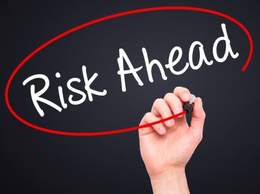 Adam el risk devam görsel ekranda siyah kalemi ile yazma