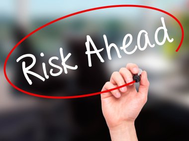 Adam el risk devam görsel ekranda siyah kalemi ile yazma