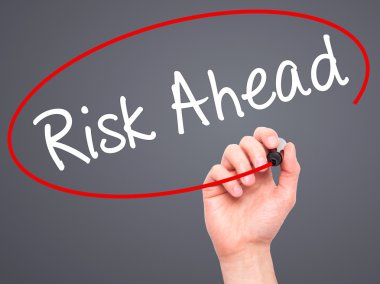 Adam el risk devam görsel ekranda siyah kalemi ile yazma