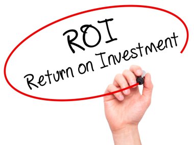 Adam el yatırım getirisi yatırım getirisi üzerinde siyah kalemi ile yazma 