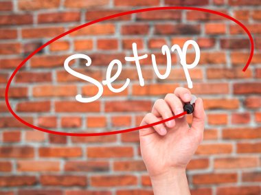 Adam el Kur ile siyah kalemi görsel ekranda yazma.