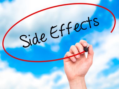 Adam el yan etkiler ile siyah kalemi görsel ekranda yazma.