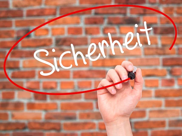 Man Hand writing Sicherheit (Segurança em alemão) com marcador preto — Fotografia de Stock