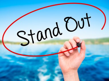 Adam el stand dışarı görsel ekranda siyah kalemi ile yazma