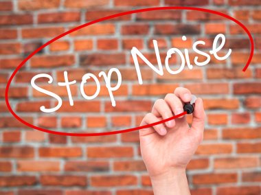 Adam el durdurmak gürültü ile siyah kalemi görsel ekranda yazma.