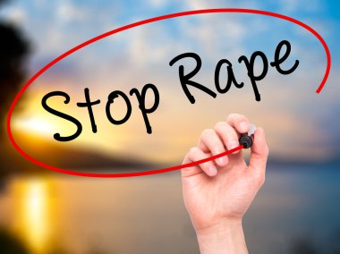 Adam el durdurmak tecavüz siyah kalemi ile görsel ekranda yazma.